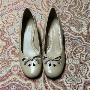 Naturalizer leather kitten heels…